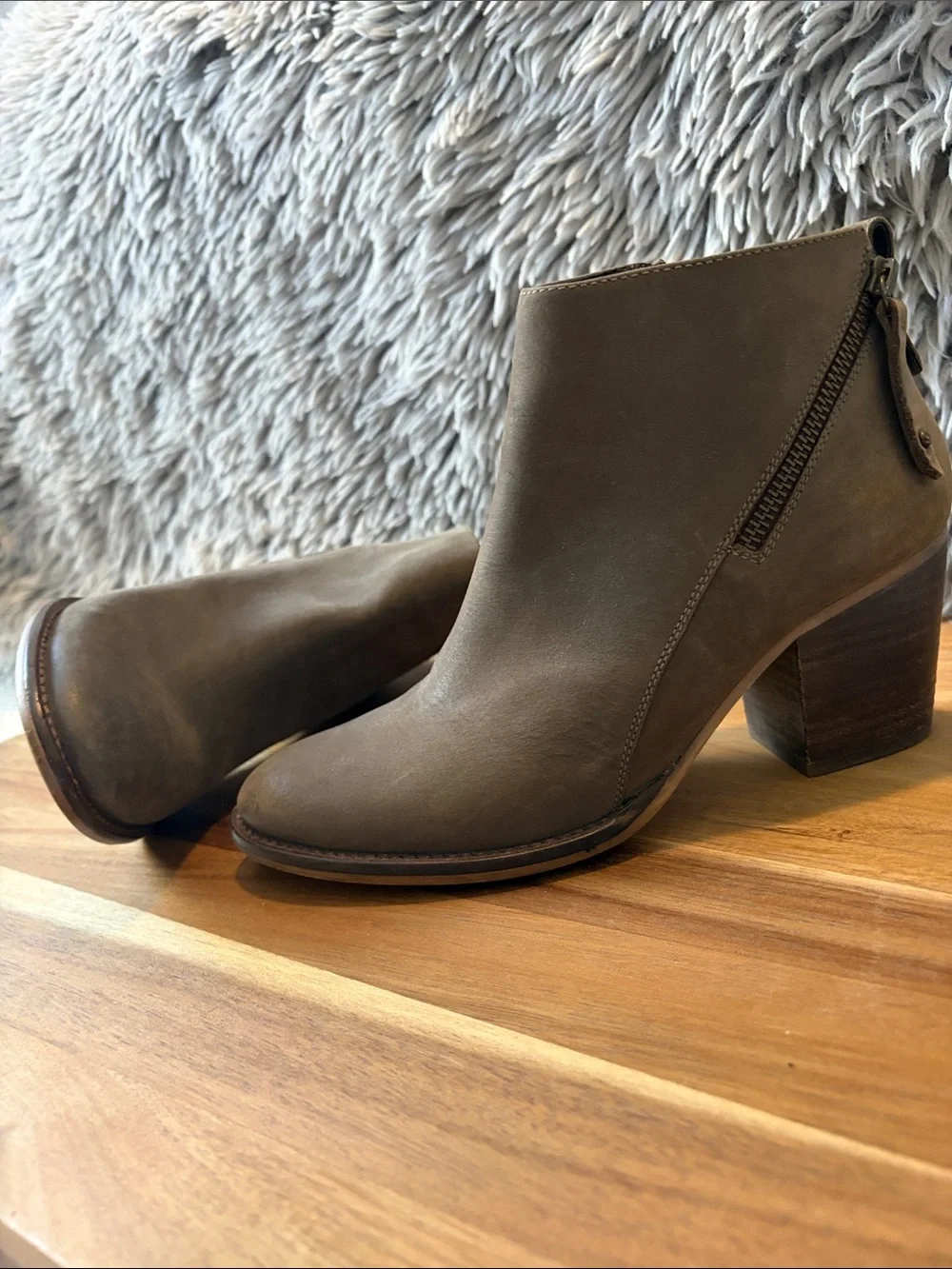 Blondo sleek nubuck